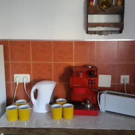 Camping Casa Cueva El Algarrobo Guadix